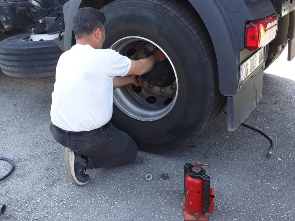 Altınova Oto Lastikçi